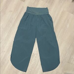 HALARA Wide-Leg Crop Capris in Teal Green